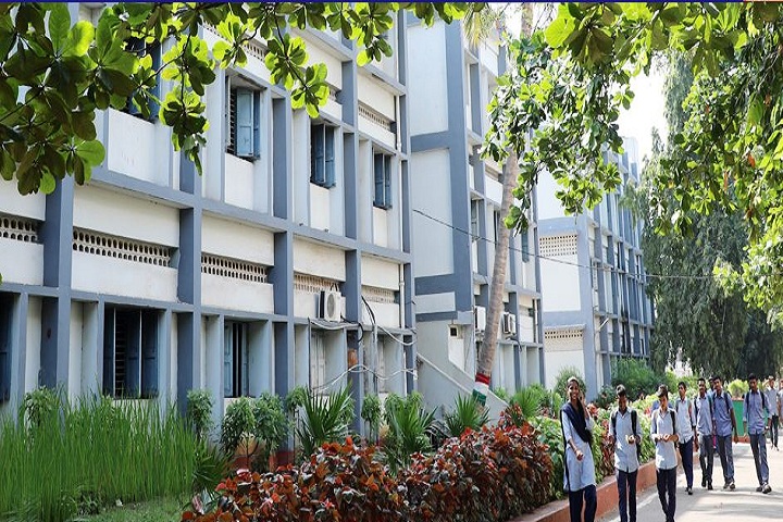https://cache.careers360.mobi/media/colleges/social-media/media-gallery/7325/2018/11/30/Campus View of Dr Lankapalli Bullayya PG College Visakhapatnam_Campus-View.JPG